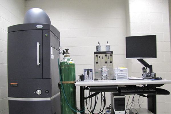 research desktop set up with analysis machine